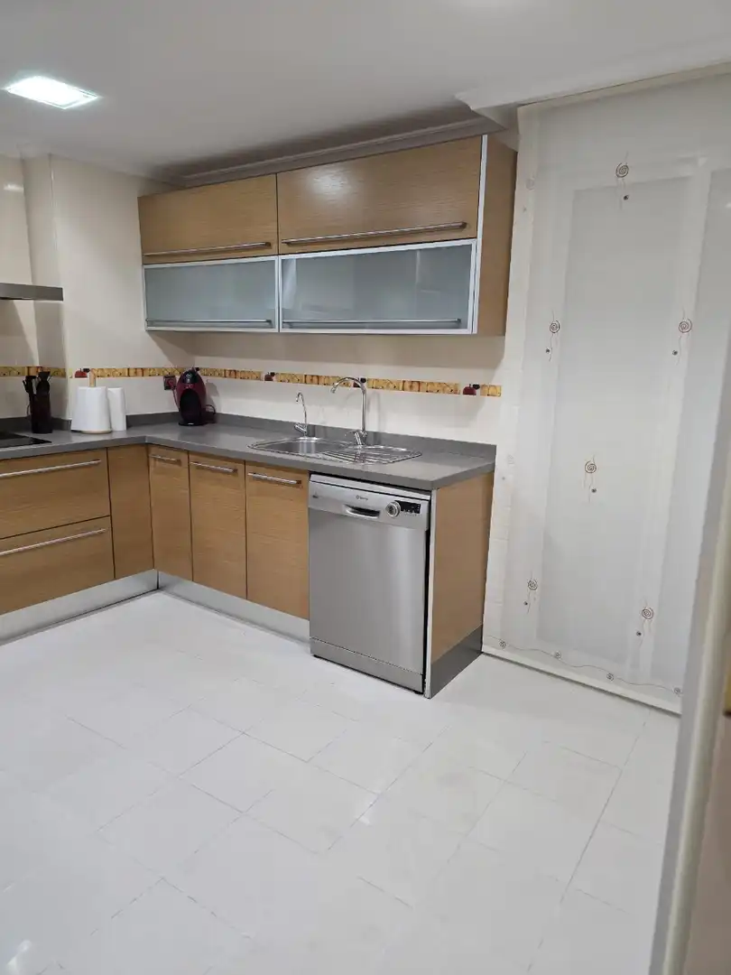 Cocina de Piso de alquiler en Torrevieja con Aire acondicionado, Calefacción y Parquet