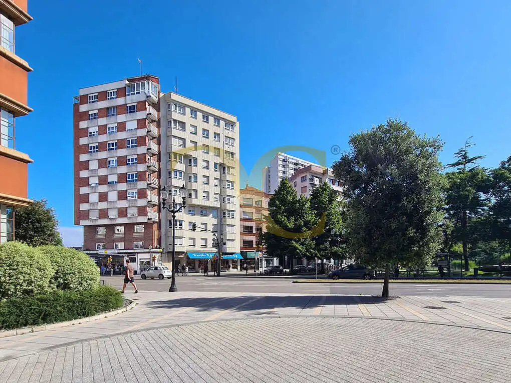Vista exterior de Pis en venda en Gijón  amb Calefacció i Moblat