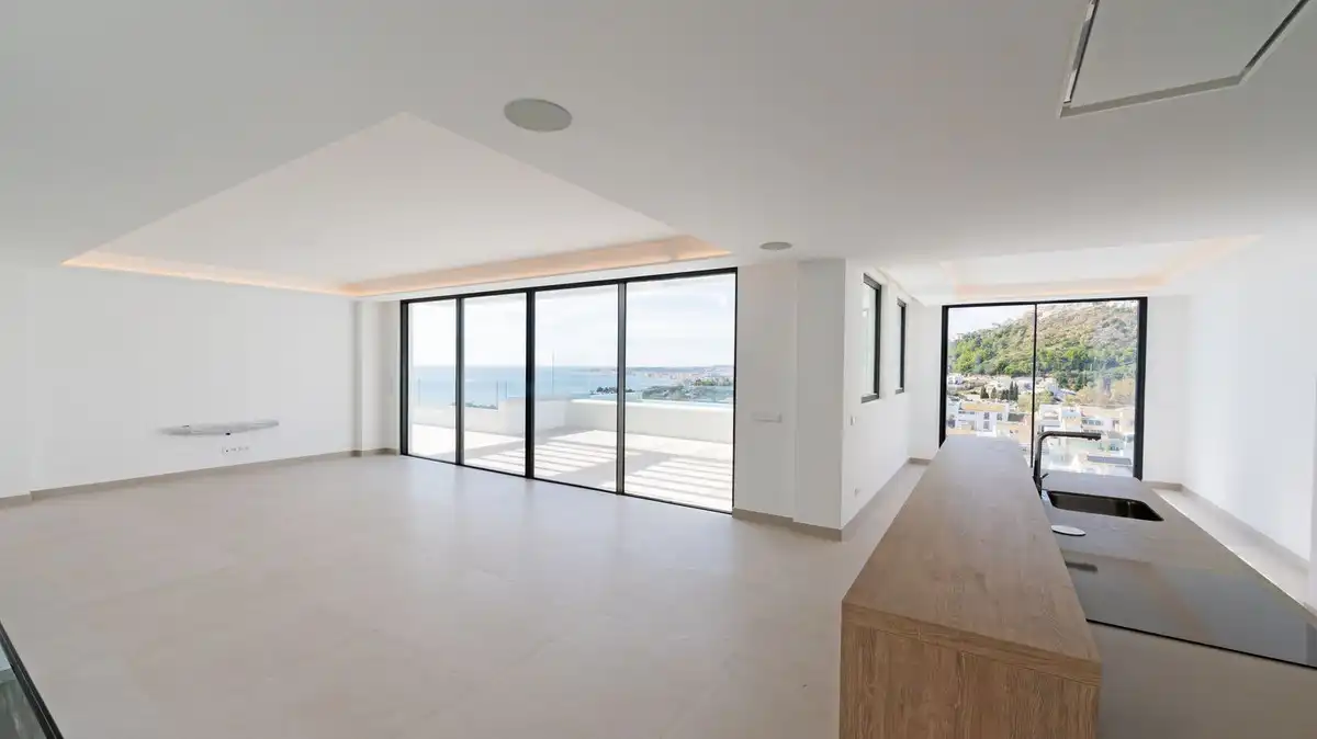 Wohnzimmer von Einfamilien-Reihenhaus zum Verkauf in Benalmádena mit Klimaanlage, Terrasse und Abstellraum