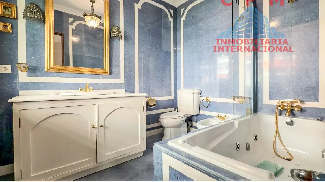 Badezimmer von Wohnung zur Miete in Madrid mit Klimaanlage, Heizung und Parkett