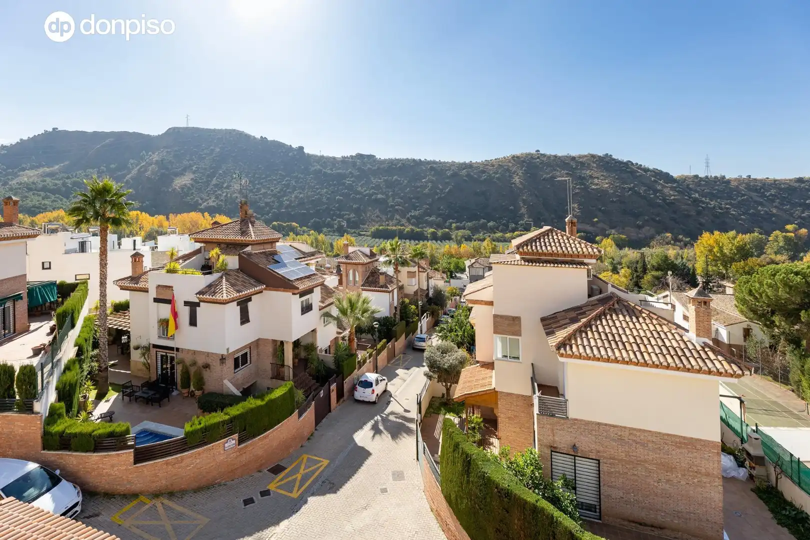 Vista exterior de Casa o chalet en venta en Granada con Jardín privado, Terraza y Piscina