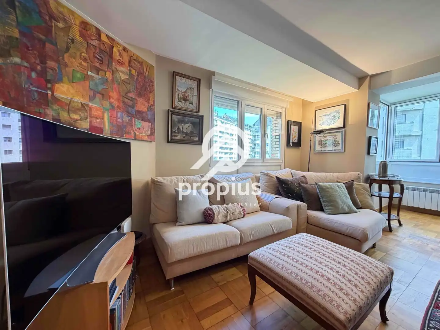 Living room of Flat for sale in Oviedo   with Heating, Parquet flooring and Oven