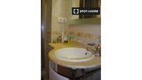 Bathroom of Flat to rent in  Madrid Capital  with Air Conditioner, Heating and Furnished