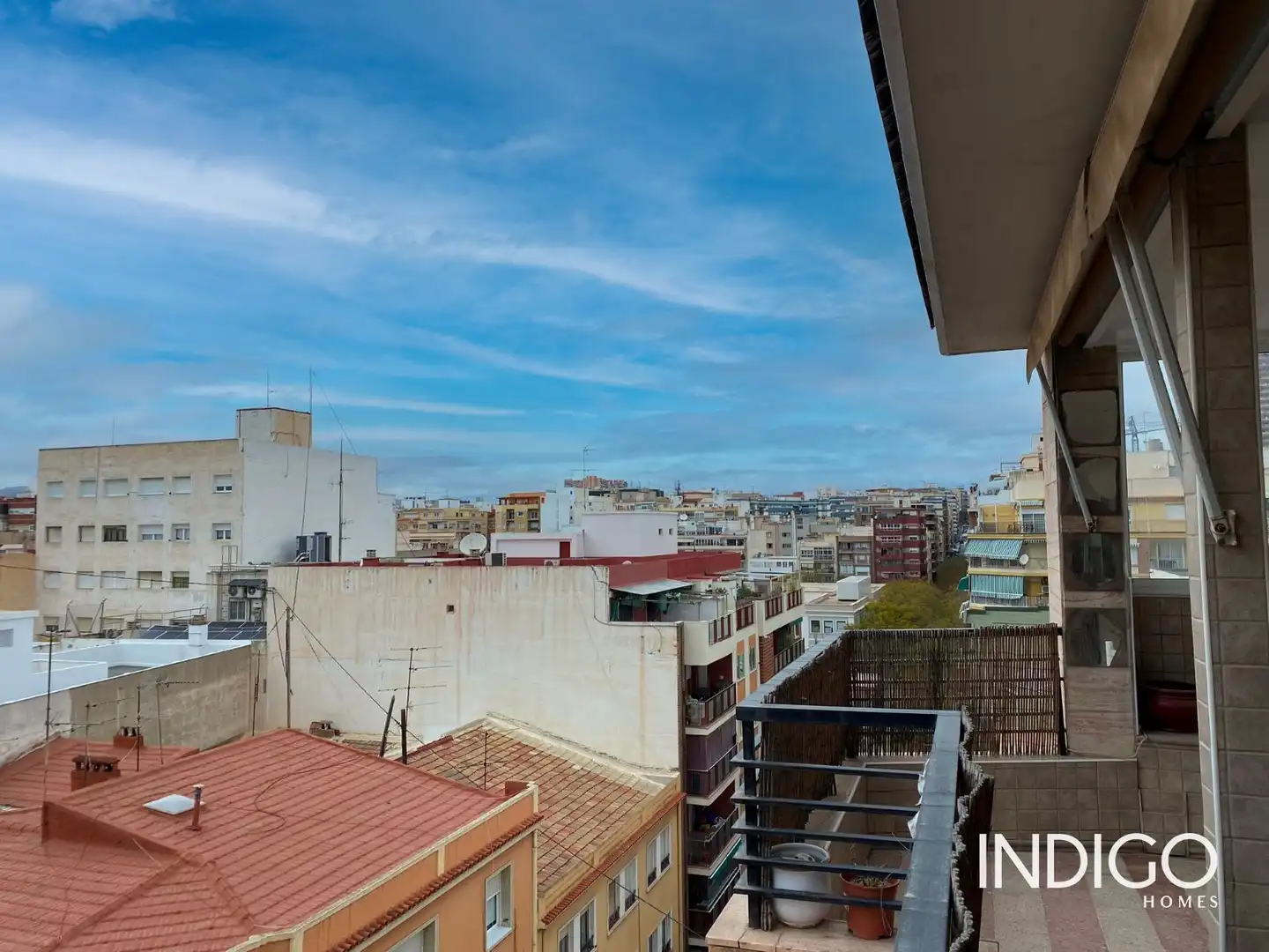 Vista exterior de Ático en venta en Alicante / Alacant con Calefacción, Terraza y Amueblado