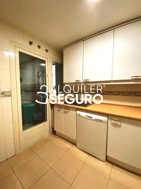Cuina de Pis de lloguer en Tres Cantos amb Calefacció i Moblat