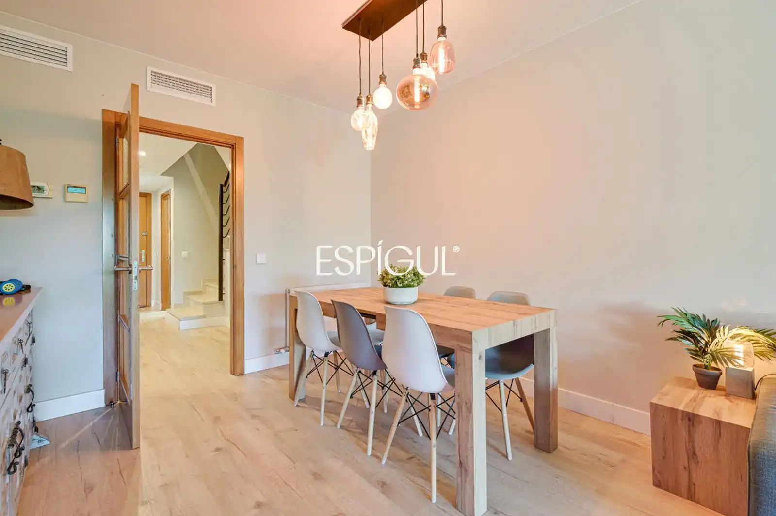 Comedor de Casa o chalet en venta en Aiguaviva con Aire acondicionado, Calefacción y Parquet