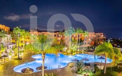 Swimming pool of Flat for sale in Estepona