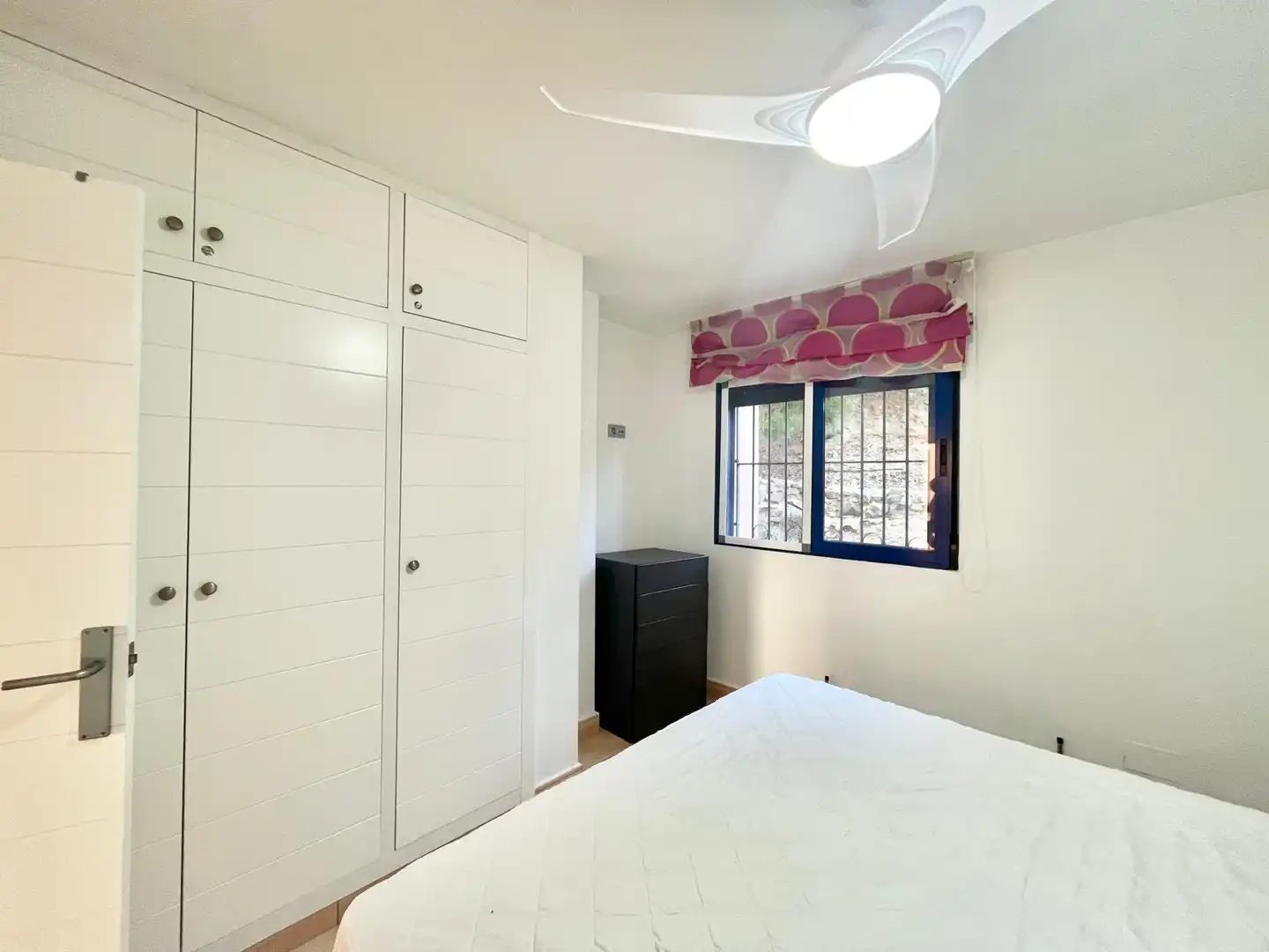 Dormitori de Apartament de lloguer en La Manga del Mar Menor amb Aire condicionat, Calefacció i Piscina