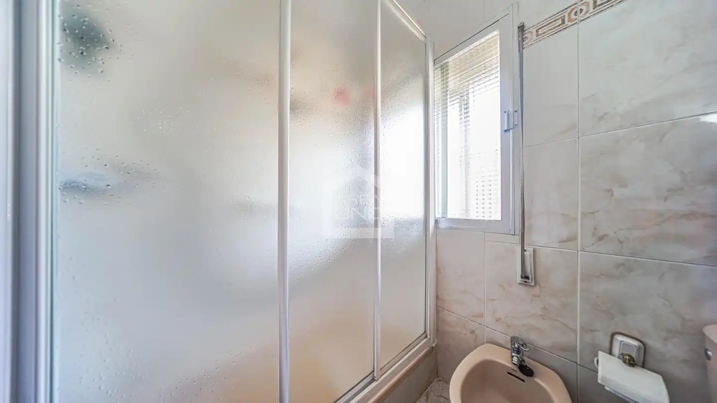 Bathroom of Ground floor for sale in Alcorcón  with Heating and Parquet flooring