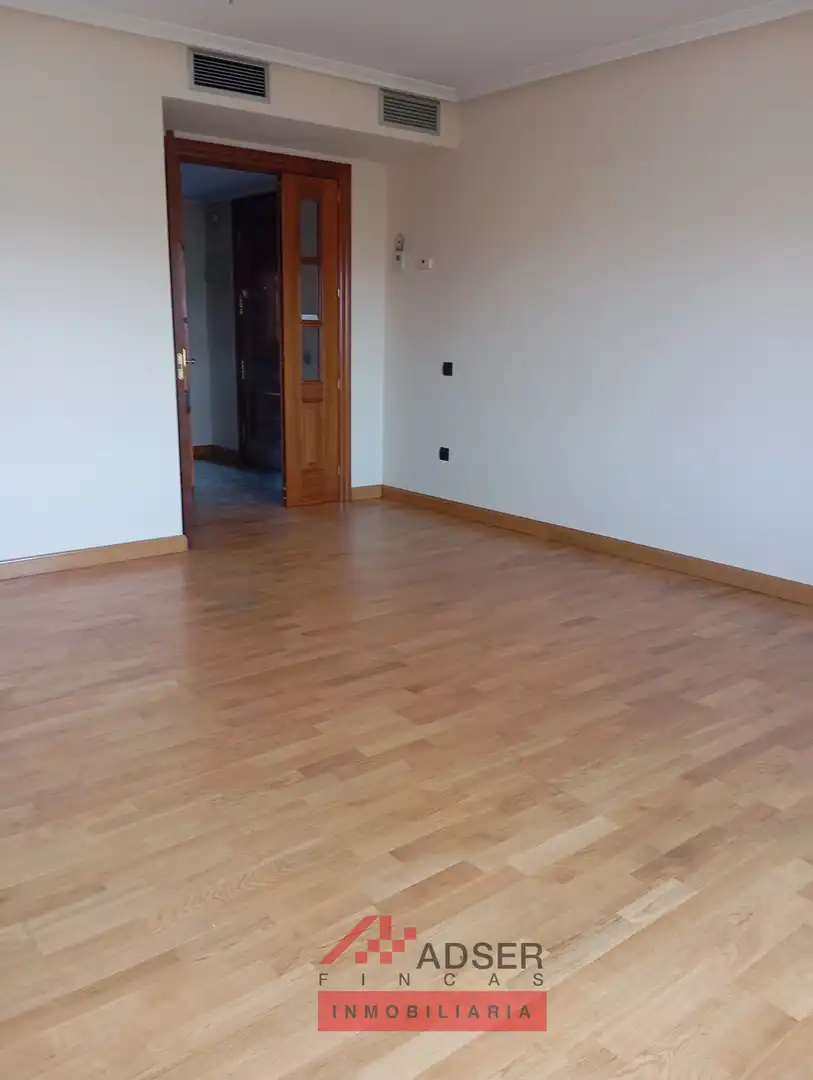 Piso en venta en  Logroño con Calefacción, Jardín privado y Parquet