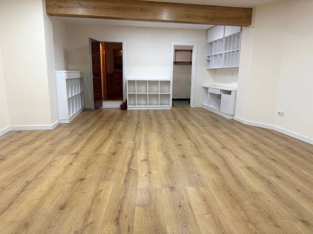 Local comercial en Alquiler en CRISTOBAL COLÓN en Vinyets - Molí Vell