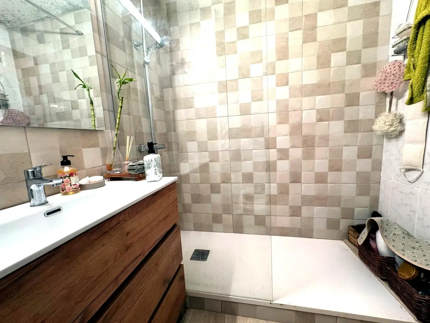 Badezimmer von Dachboden zum Verkauf in Castelldefels mit Klimaanlage, Heizung und Parkett