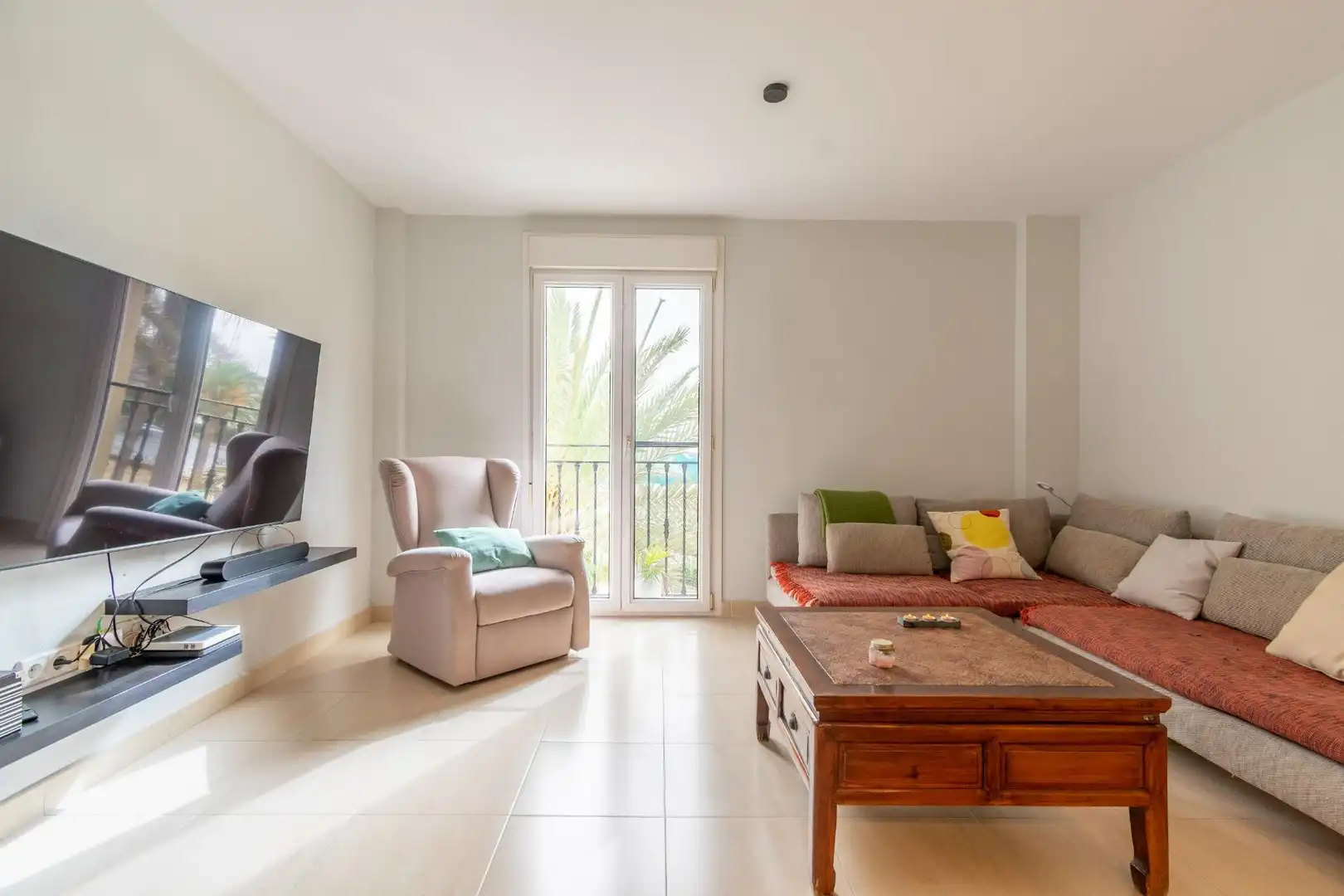 Sala de estar de Piso en venta en Almería con Aire acondicionado, Calefacción y Balcón