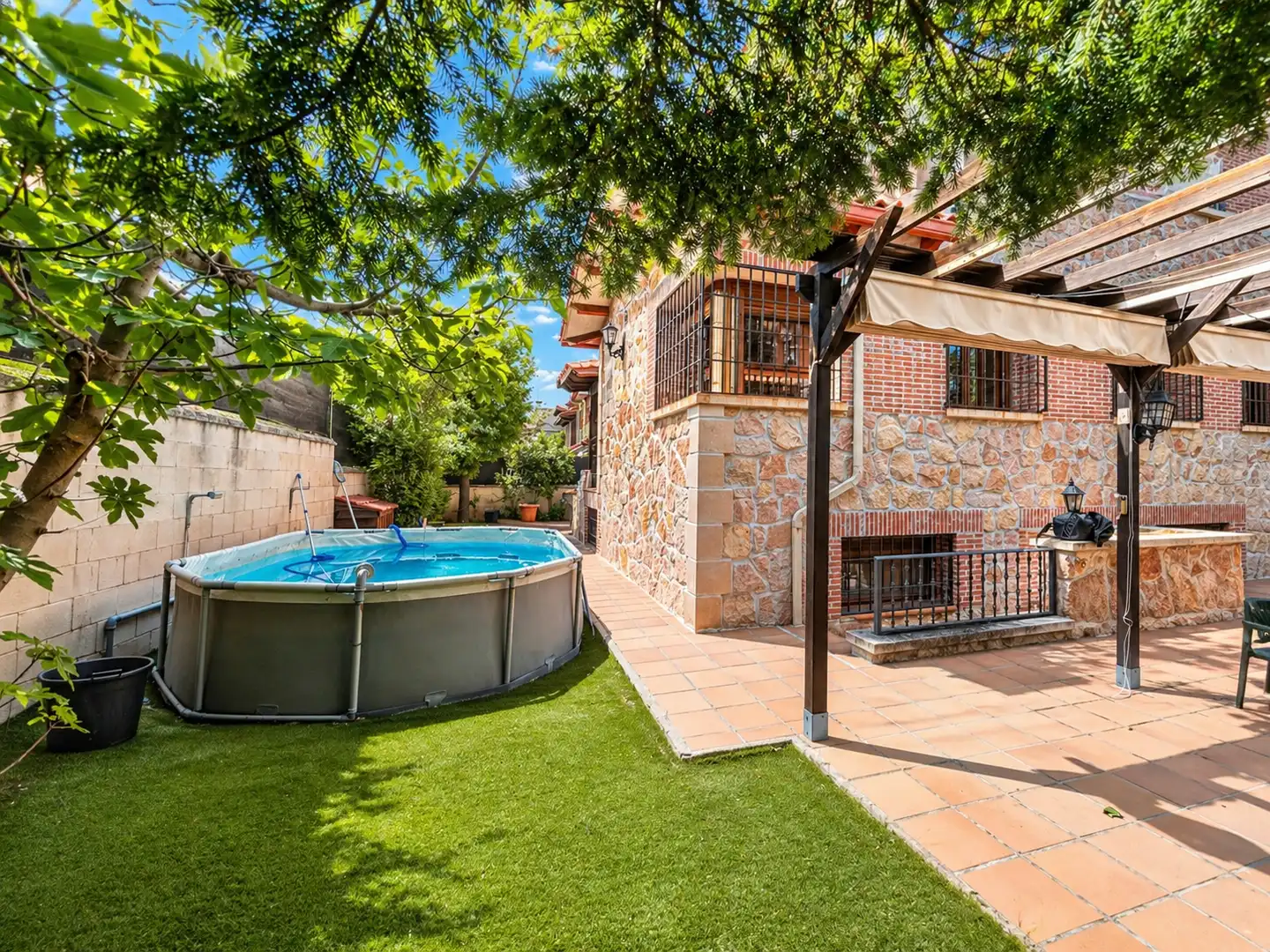 Piscina de Casa o xalet en venda en Guadarrama amb Calefacció, Jardí privat i Parquet