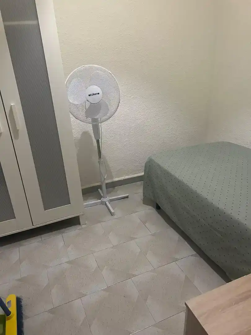 Schlafzimmer von Erdgeschoss zur Miete in Valencia mit Klimaanlage und Möbliert