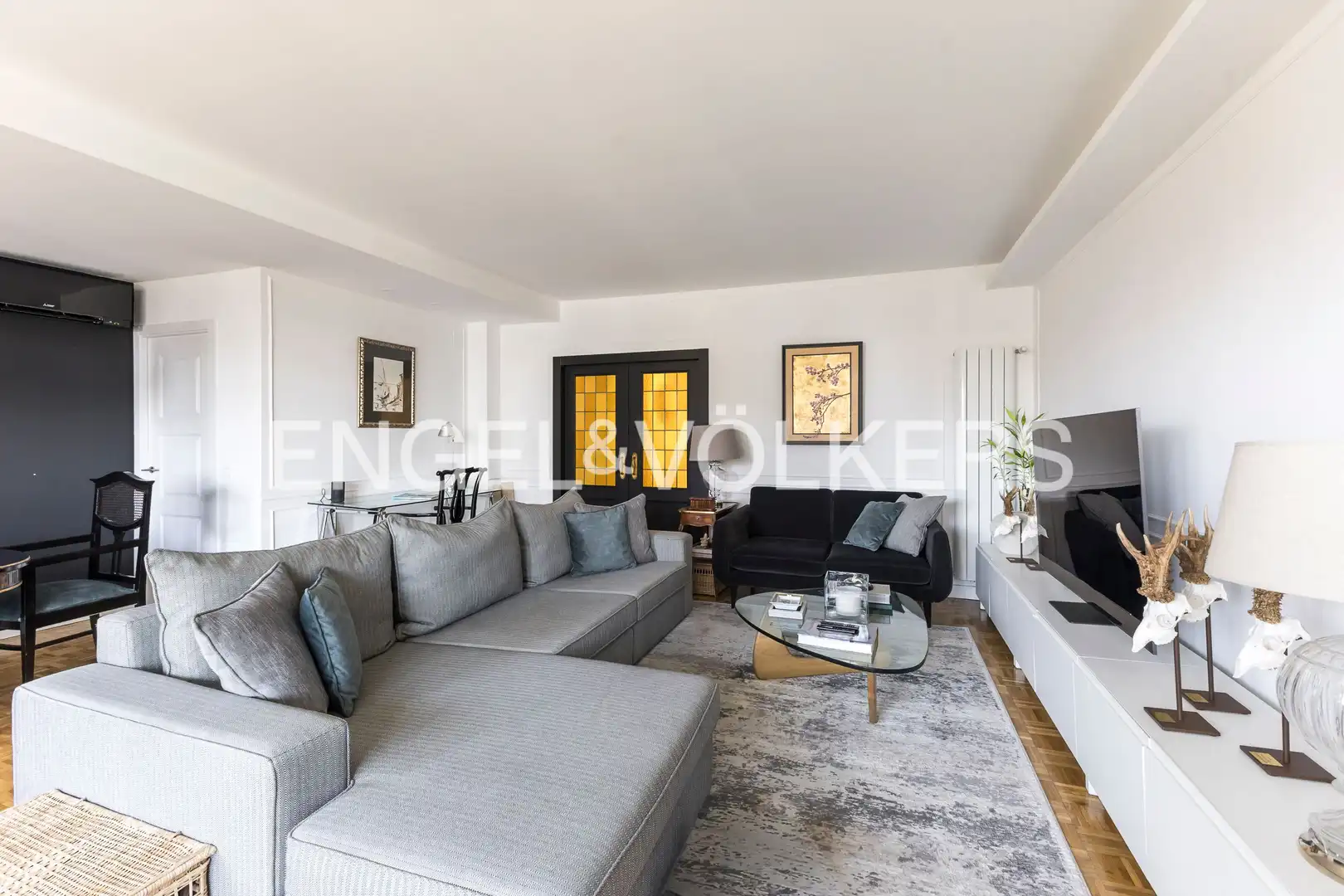 Living room of Flat for sale in Madrid  with Air Conditioner, Heating and Parquet flooring
