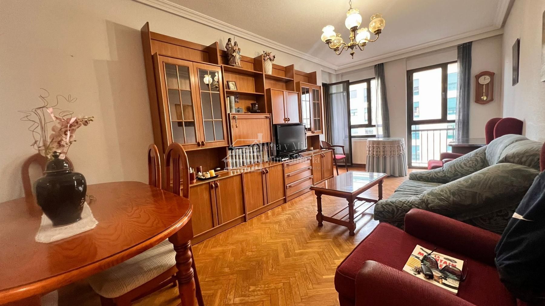 Sala d'estar de Pis en venda en Salamanca Capital amb Calefacció i Parquet