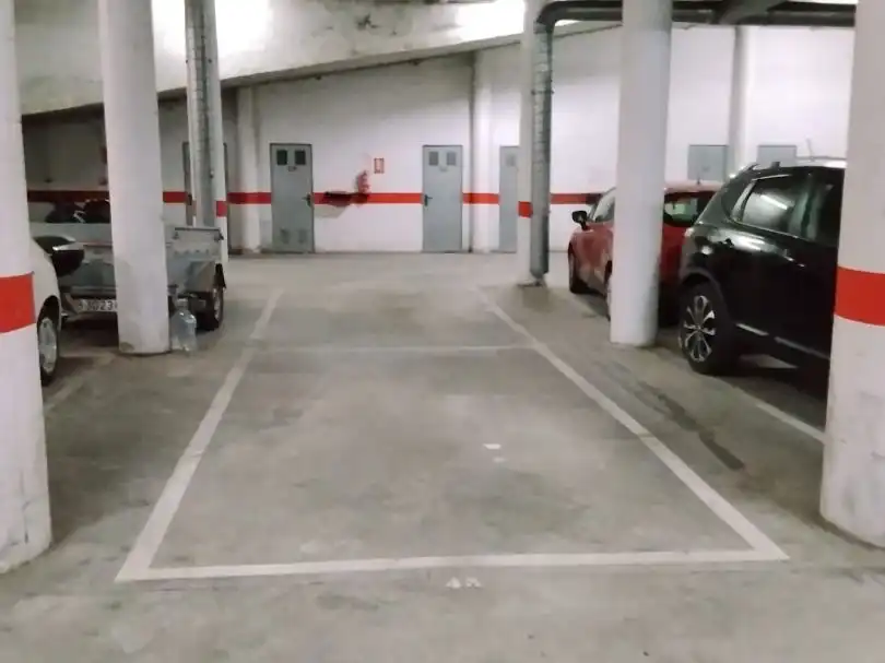 Aparcament de Pis en venda en  Almería Capital amb Aire condicionat i Balcó
