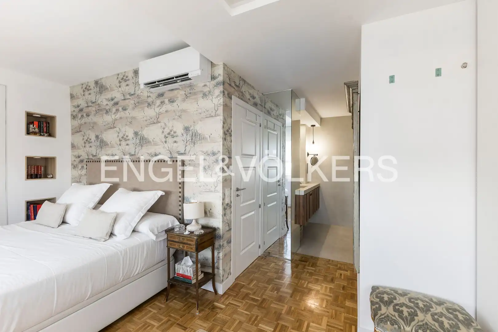 Bedroom of Flat for sale in Madrid  with Air Conditioner, Heating and Parquet flooring