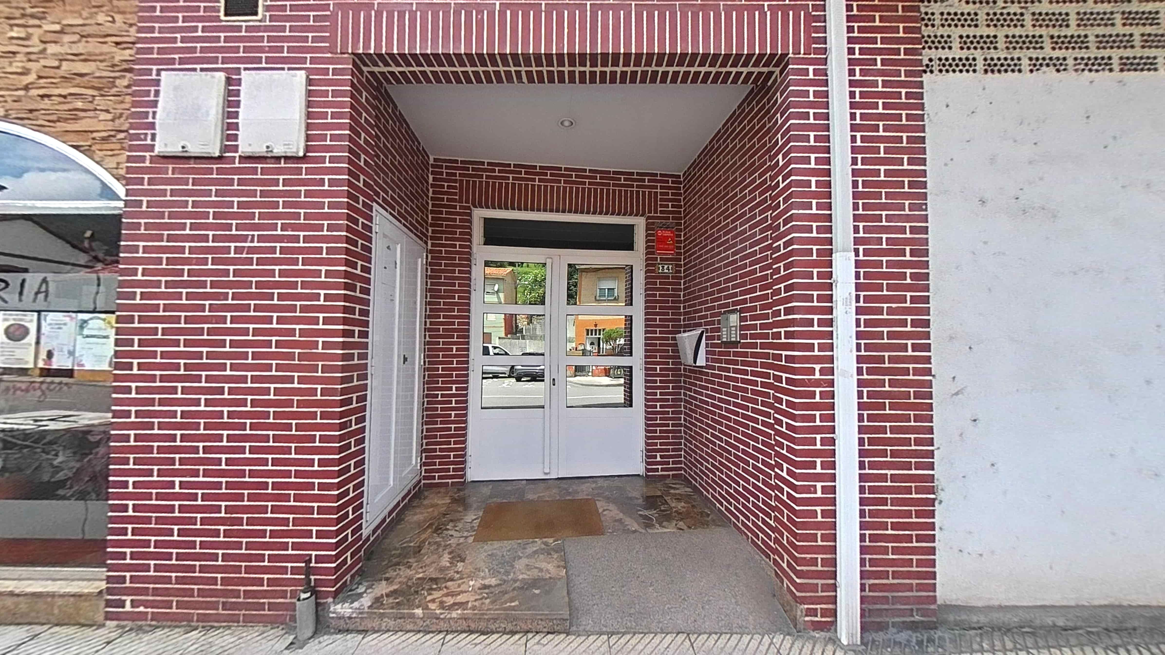 Vista exterior de Àtic en venda en Oviedo  amb Calefacció
