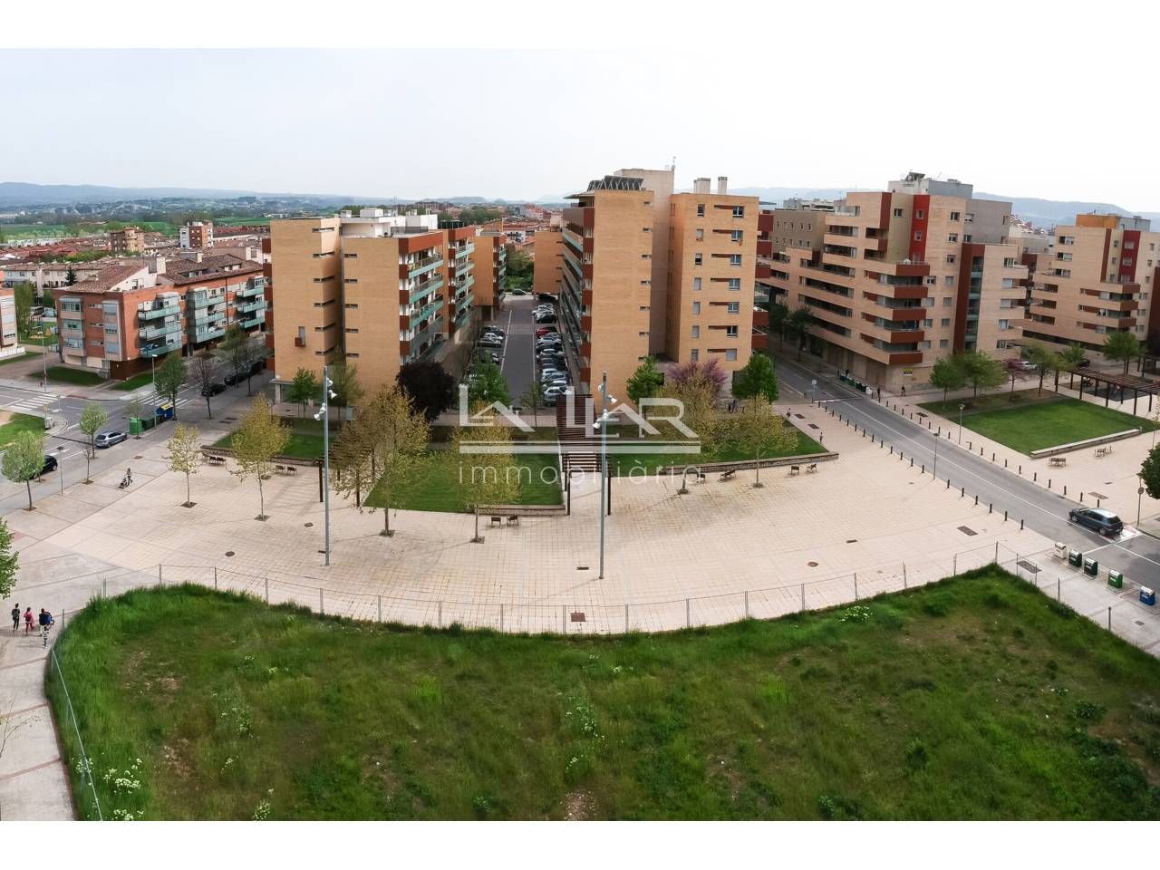 Vista exterior de Àtic en venda en Vic amb Calefacció, Parquet i Terrassa