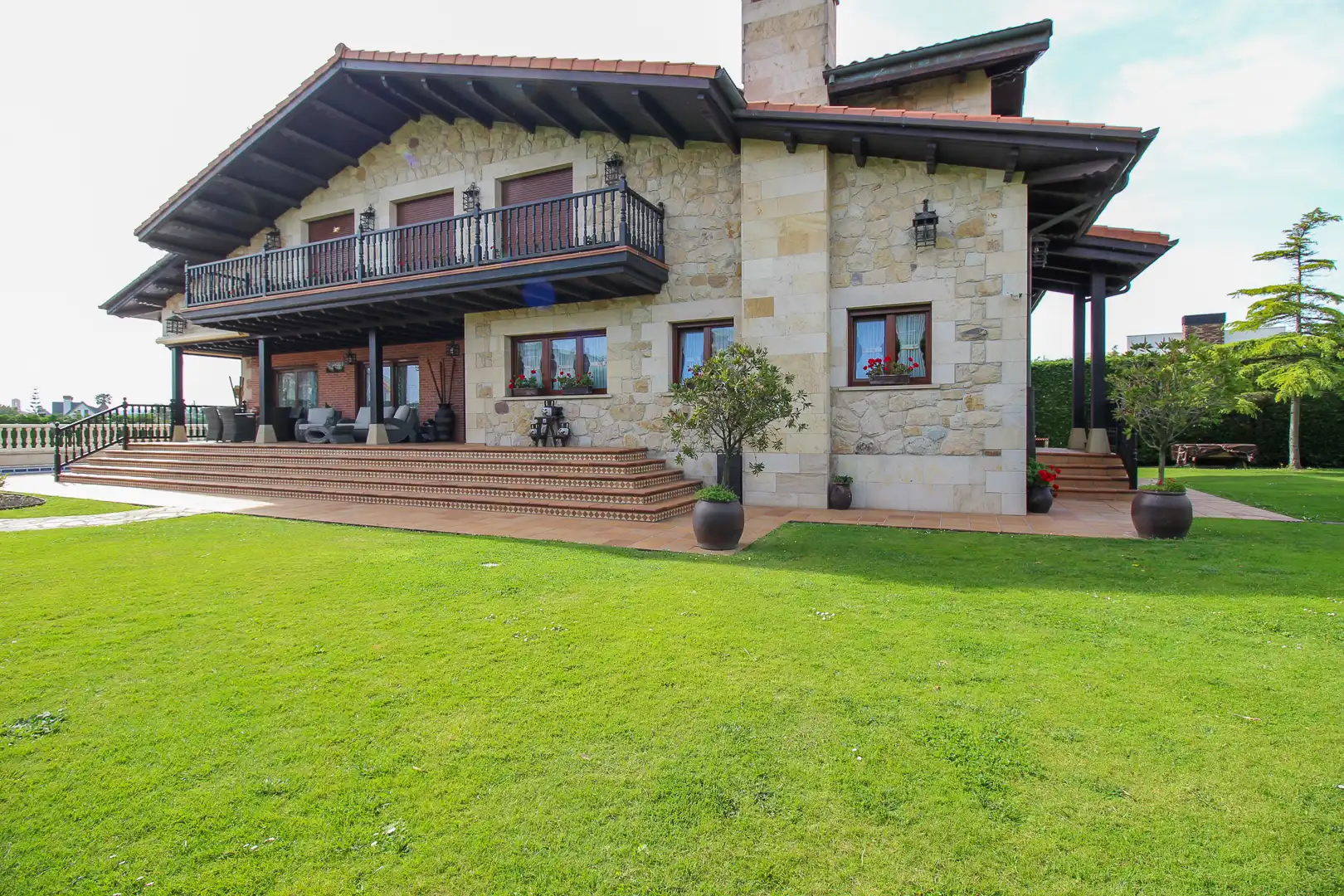 Vista exterior de Casa o chalet en venta en Santa Cruz de Bezana con Calefacción, Jardín privado y Terraza