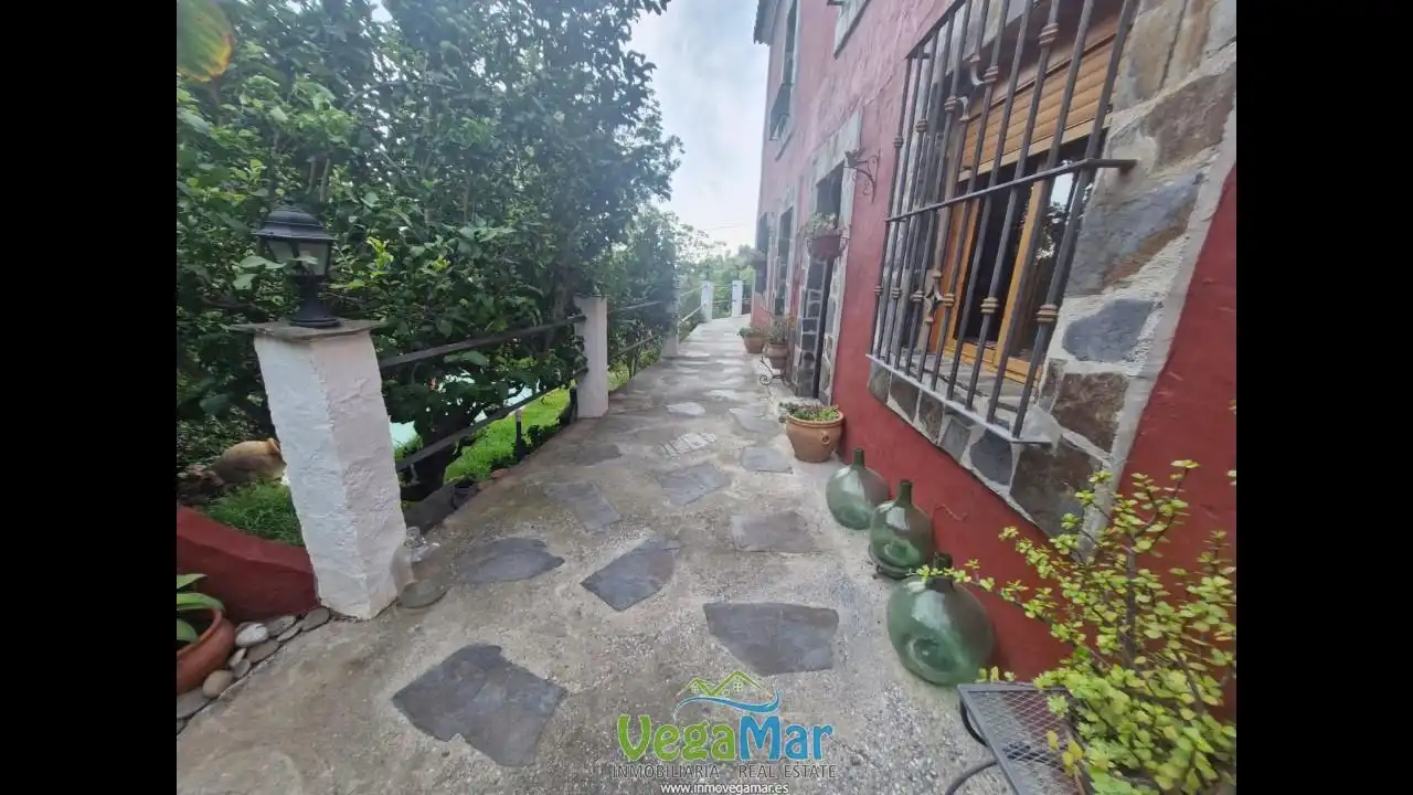 Vista exterior de Finca rústica en venda en Jete amb Jardí privat, Terrassa i Piscina