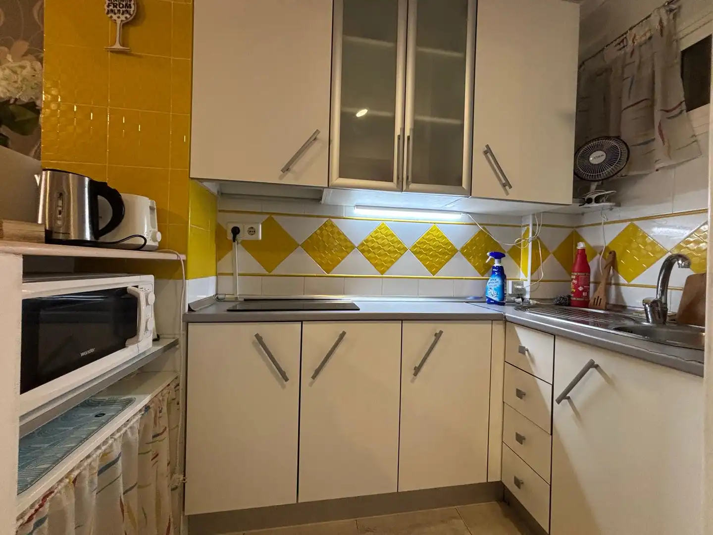 Küche von Wohnung zum Verkauf in Benalmádena mit Klimaanlage, Terrasse und Möbliert