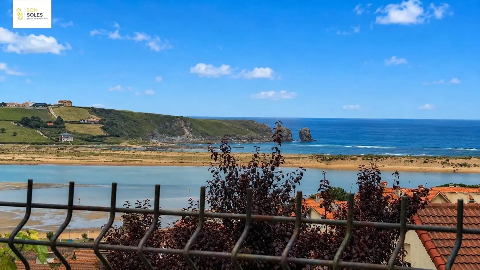 Vista exterior de Planta baja en venta en Miengo con Calefacción, Jardín privado y Terraza