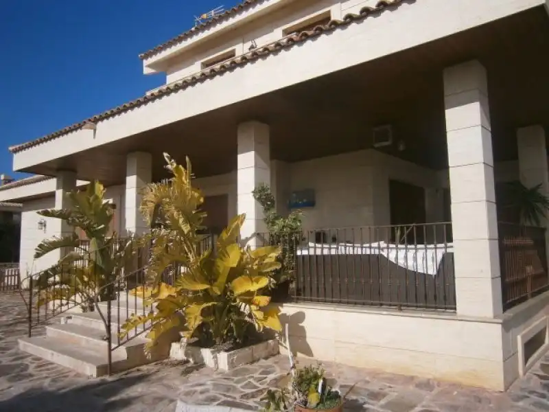 Vista exterior de Casa o xalet en venda en Novelda amb Aire condicionat, Calefacció i Jardí privat