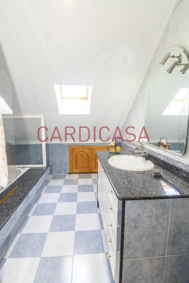 Baño de Casa o chalet en venta en Vigo  con Calefacción, Jardín privado y Parquet