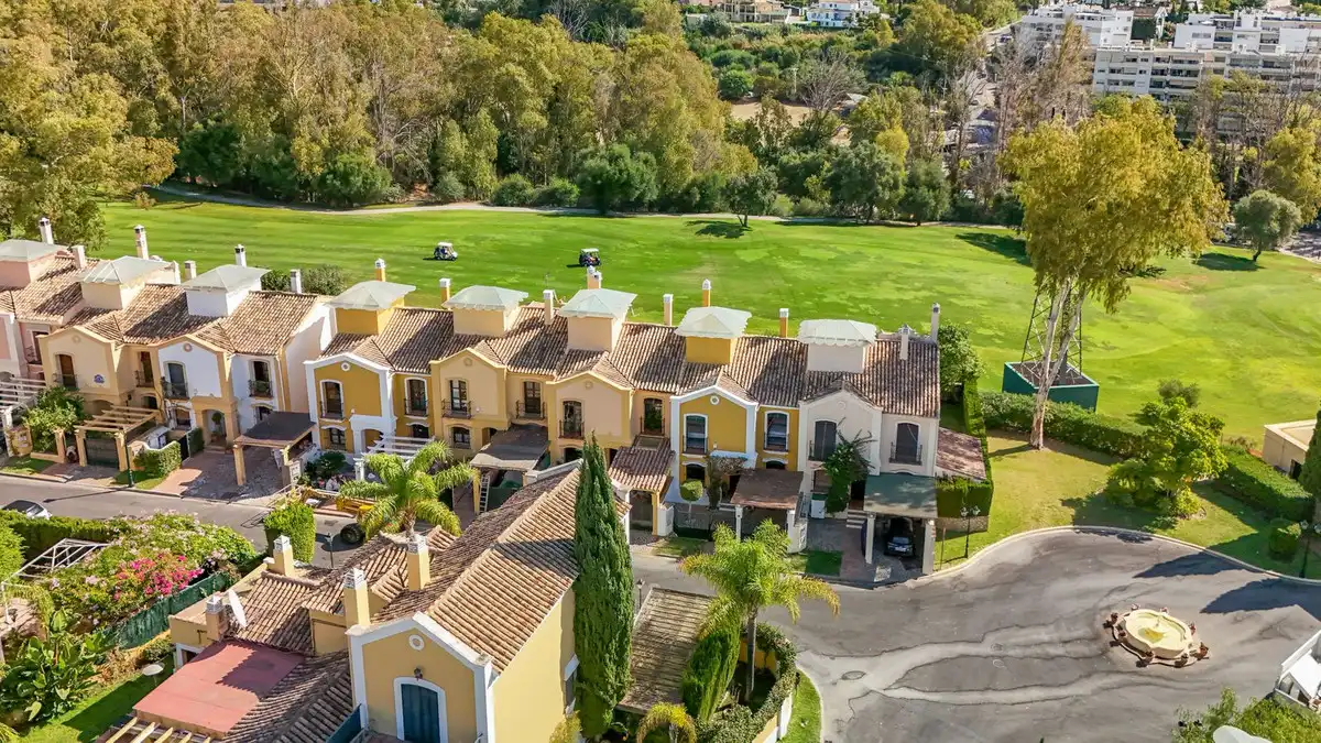 Außenansicht von Haus oder Chalet zum Verkauf in Marbella mit Terrasse und Gemeinschaftspool
