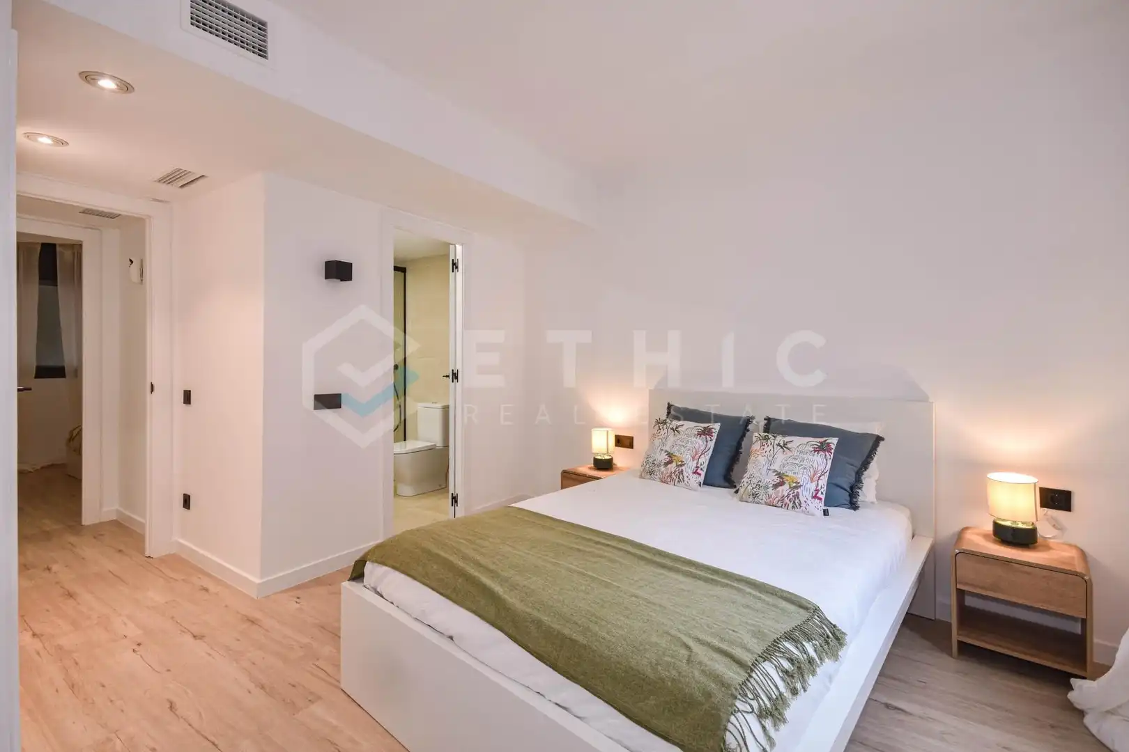 Schlafzimmer von Wohnung zum Verkauf in Barcelona mit Klimaanlage, Heizung und Parkett