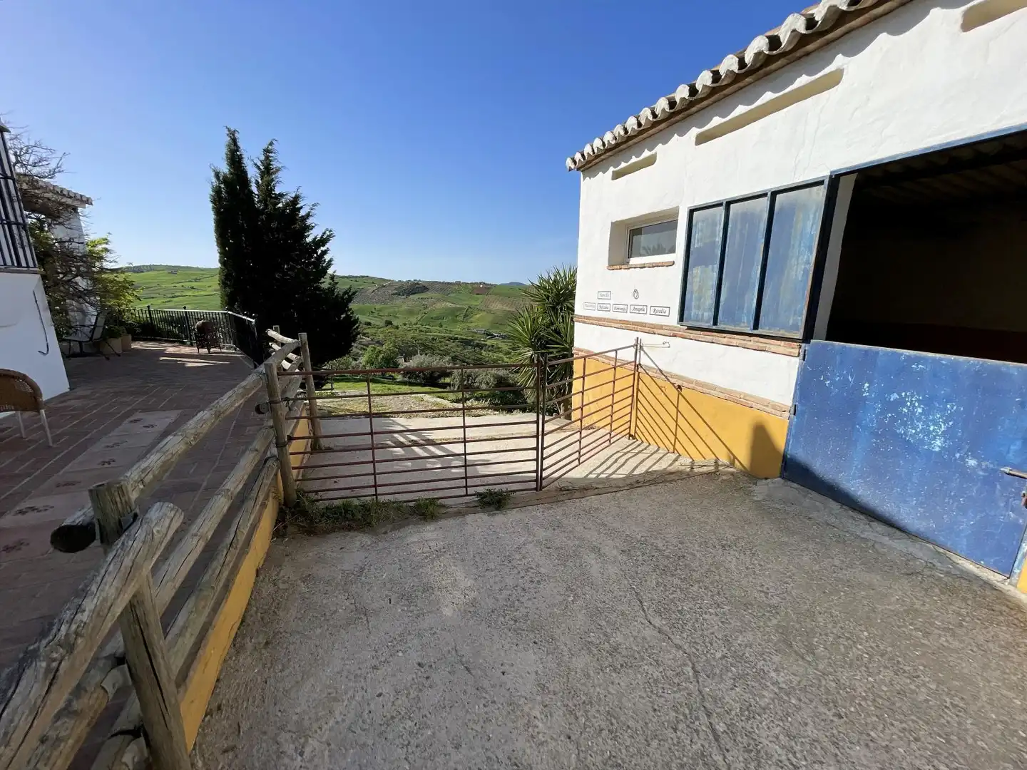 Außenansicht von Country house zum Verkauf in Villanueva de la Concepción mit Klimaanlage, Heizung und Privatgarten