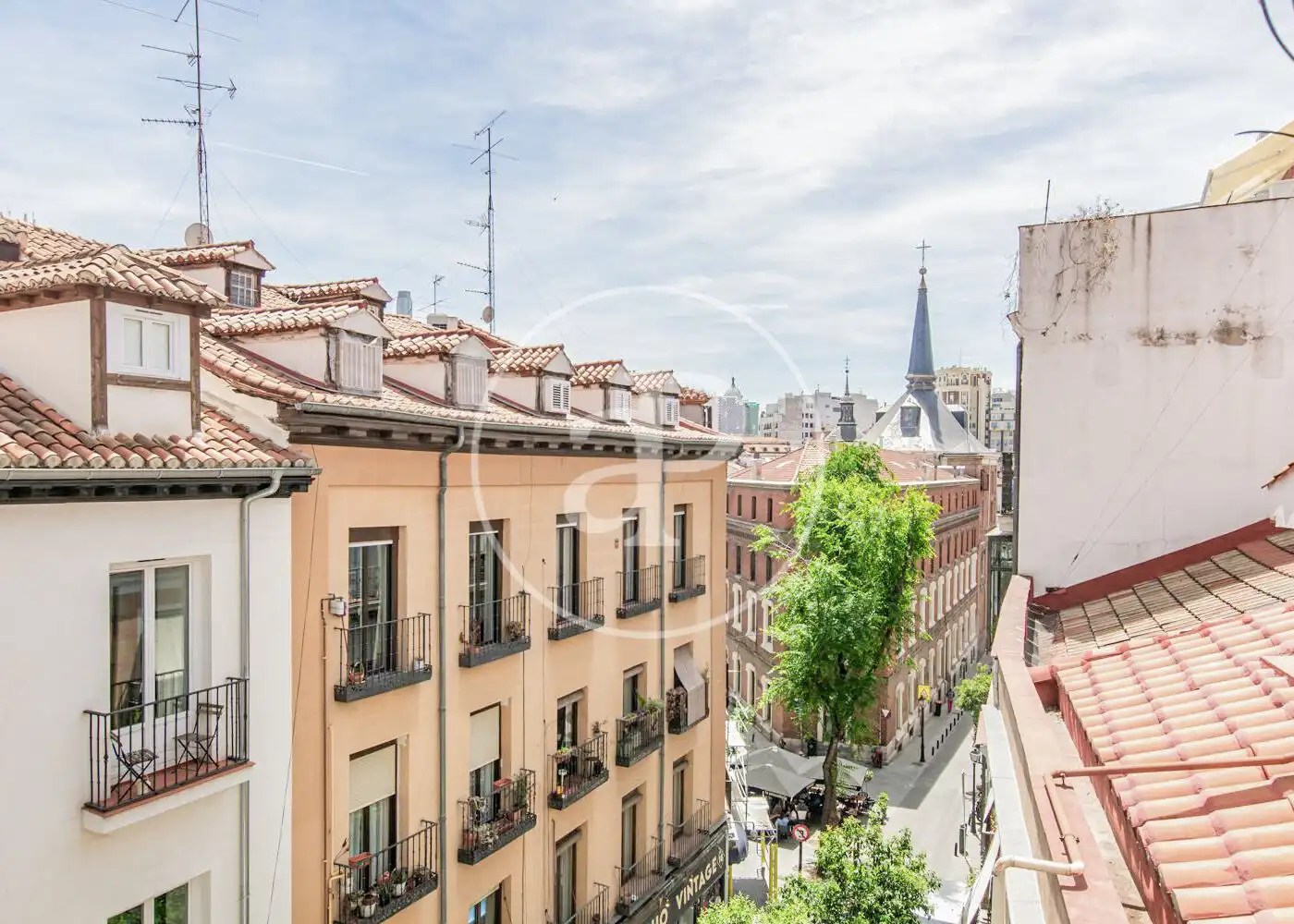 Vista exterior de Pis en venda en Madrid amb Calefacció, Moblat i Balcó