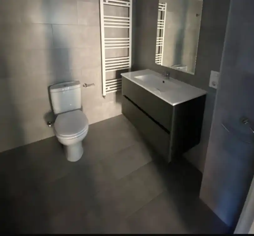 Bany de Pis de lloguer en Andorra la Vella amb Calefacció i Forn