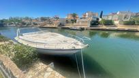 Vista exterior de Casa o xalet en venda en Empuriabrava amb Aire condicionat, Terrassa i Piscina