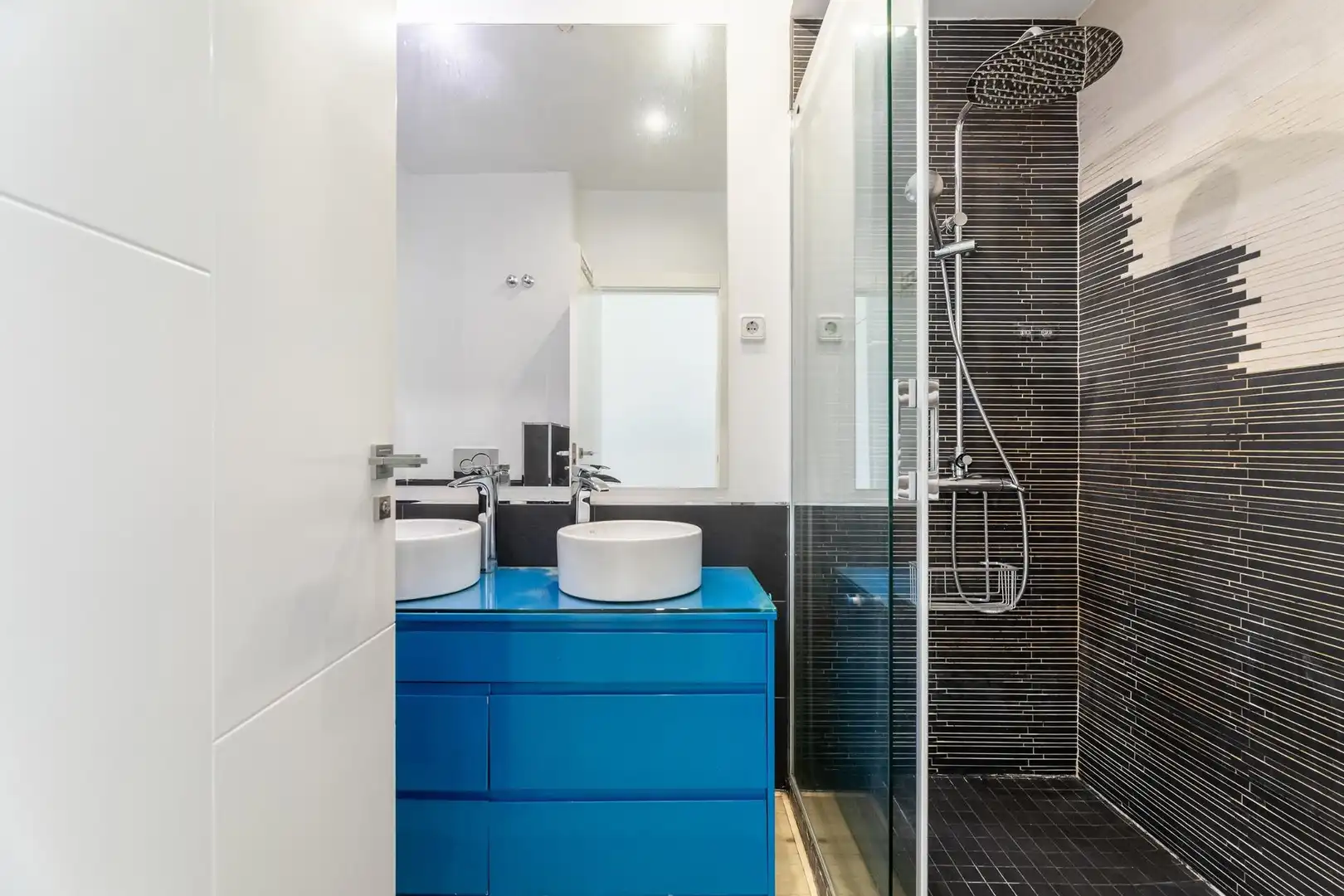 Bathroom of Flat for rent in Madrid  with Air Conditioner and Heating