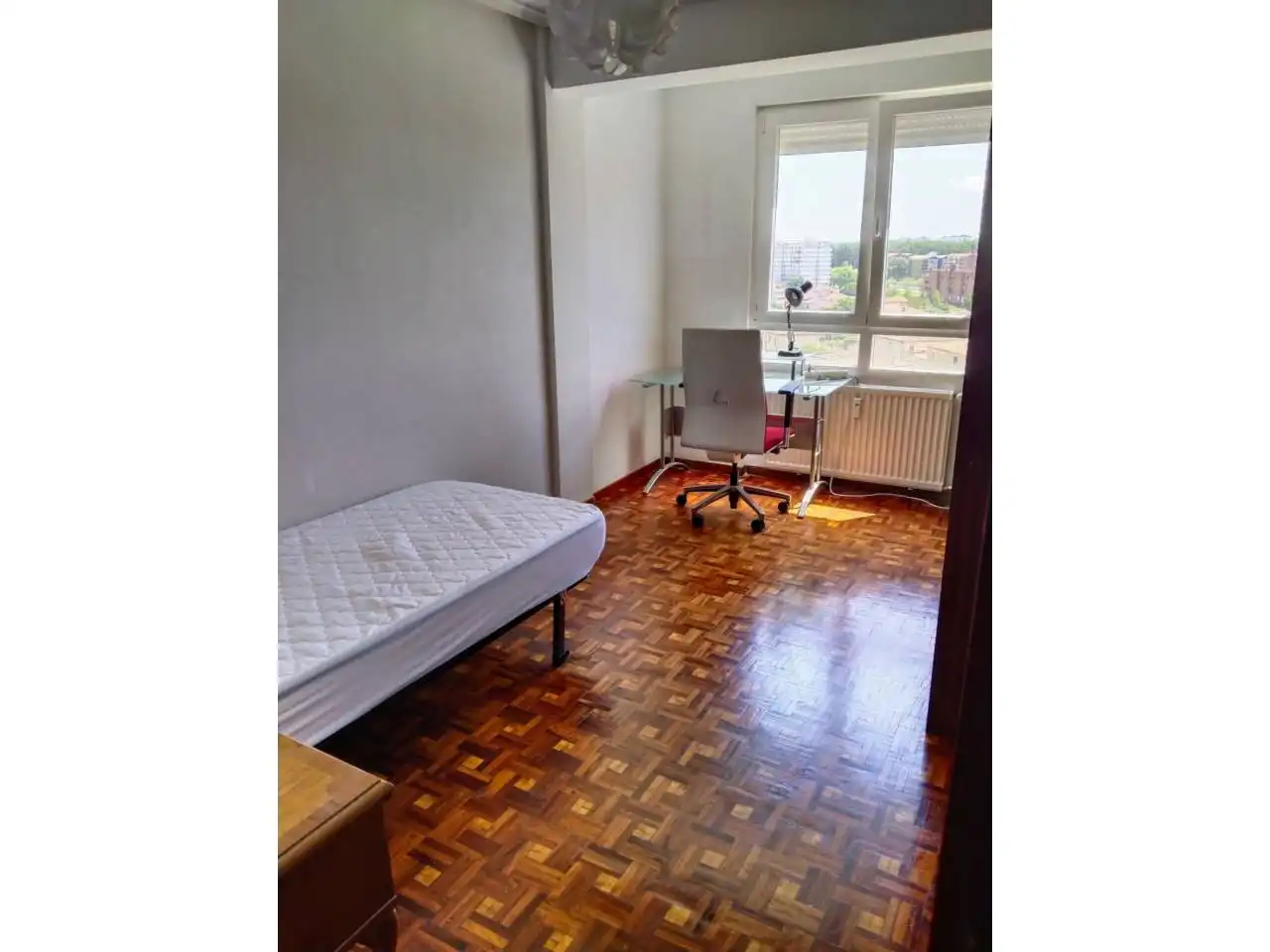 Bedroom of Flat for rent in Burgos  with Heating, Parquet flooring and Terrace