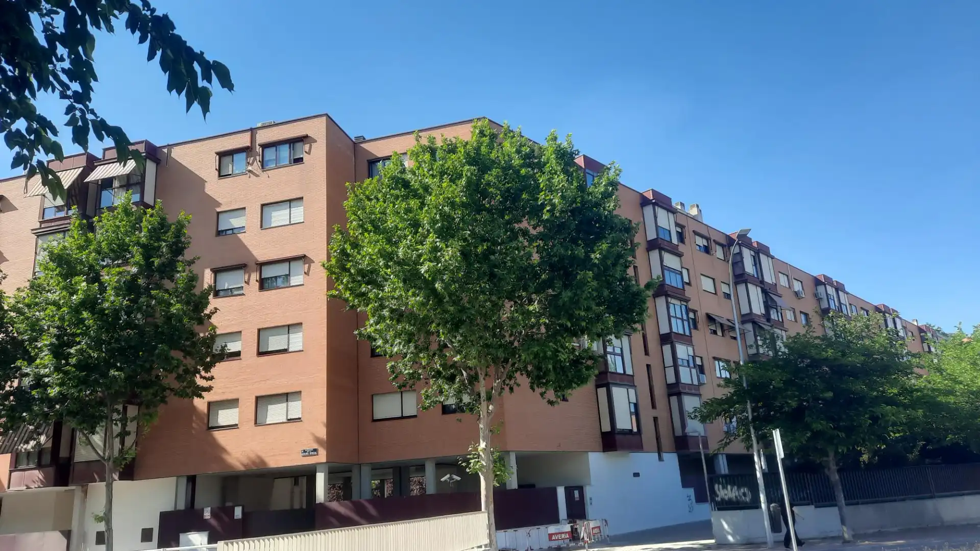 Vista exterior de Pis en venda en Madrid amb Parquet, Traster i Alarma