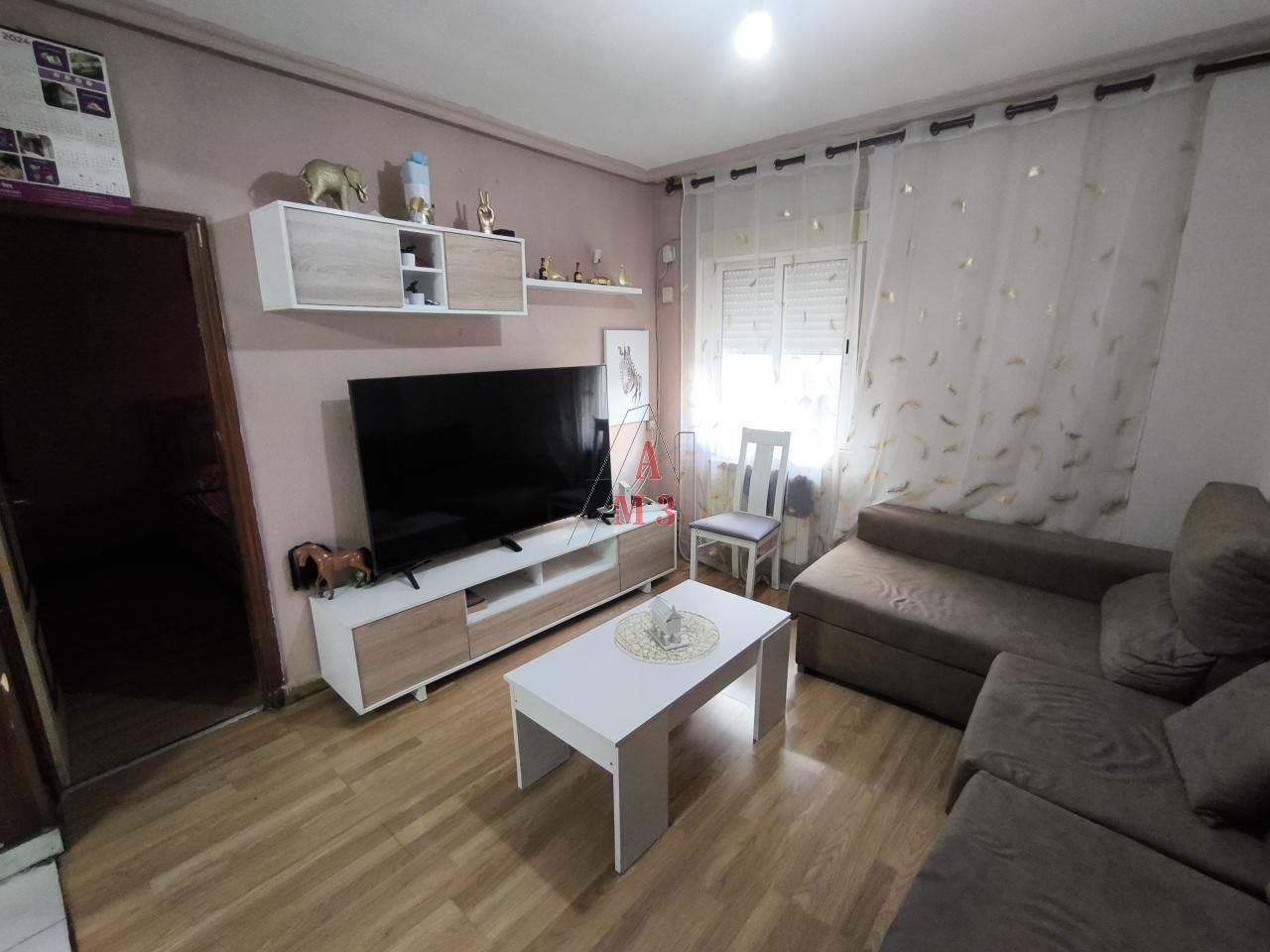 Sala de estar de Piso en venta en León Capital  con Calefacción, Parquet y Trastero