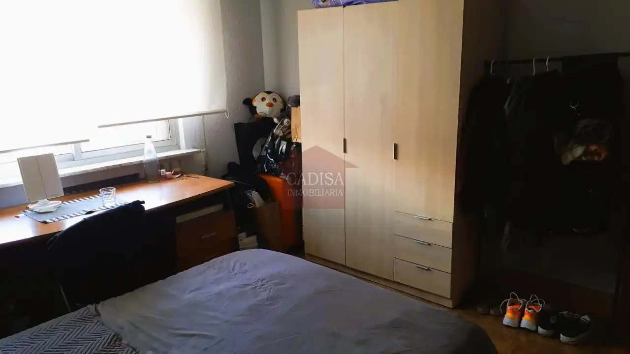 Dormitori de Pis de lloguer en Salamanca amb Calefacció, Parquet i Moblat