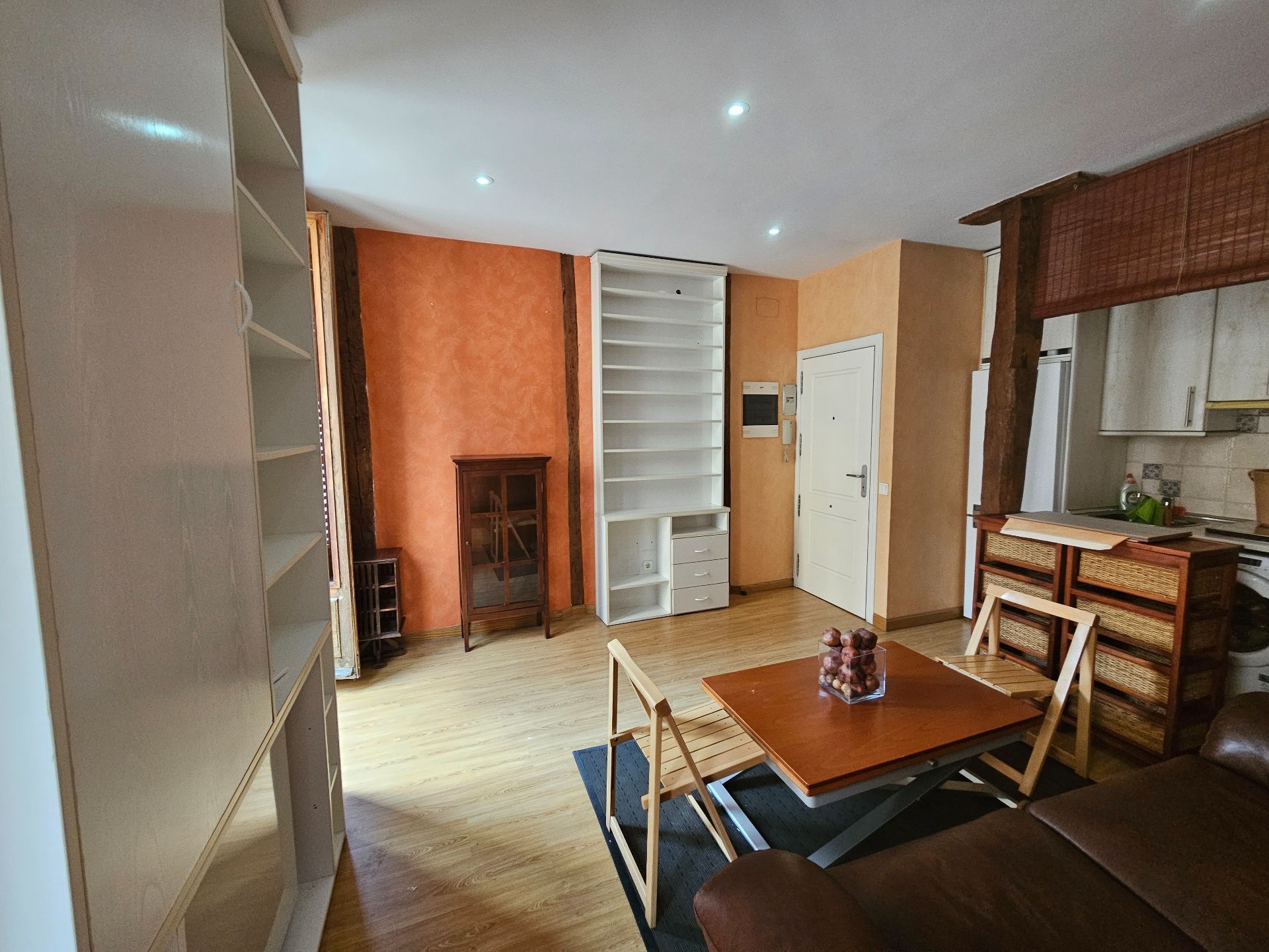 Sala d'estar de Apartament de lloguer en  Madrid Capital amb Aire condicionat, Calefacció i Terrassa
