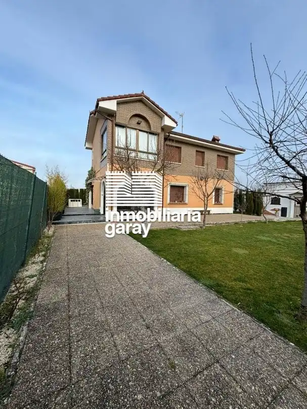 Chalet en venta en Trespaderne