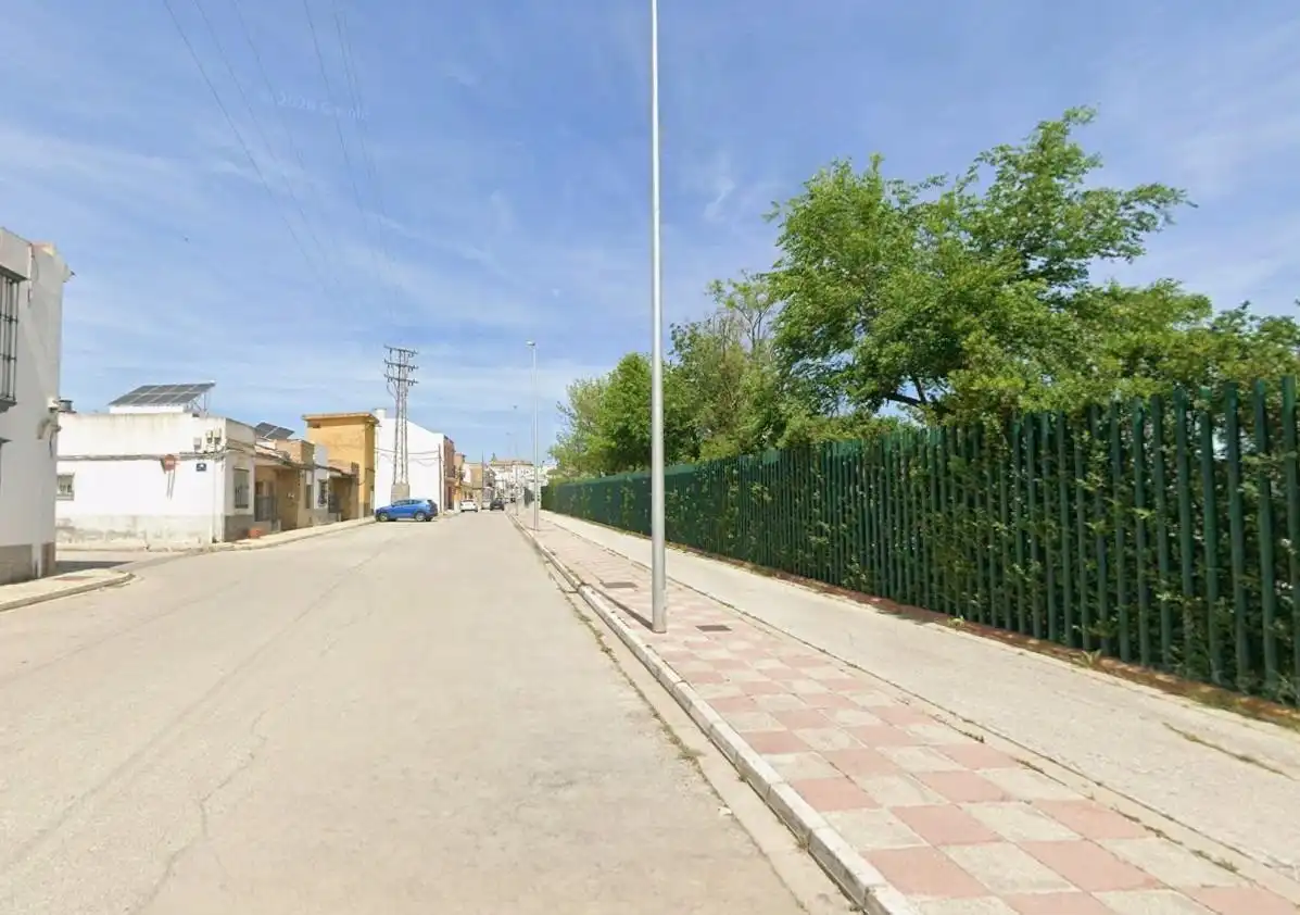 Vista exterior de Casa adosada en venda en Las Cabezas de San Juan amb Jardí privat i Piscina comunitària