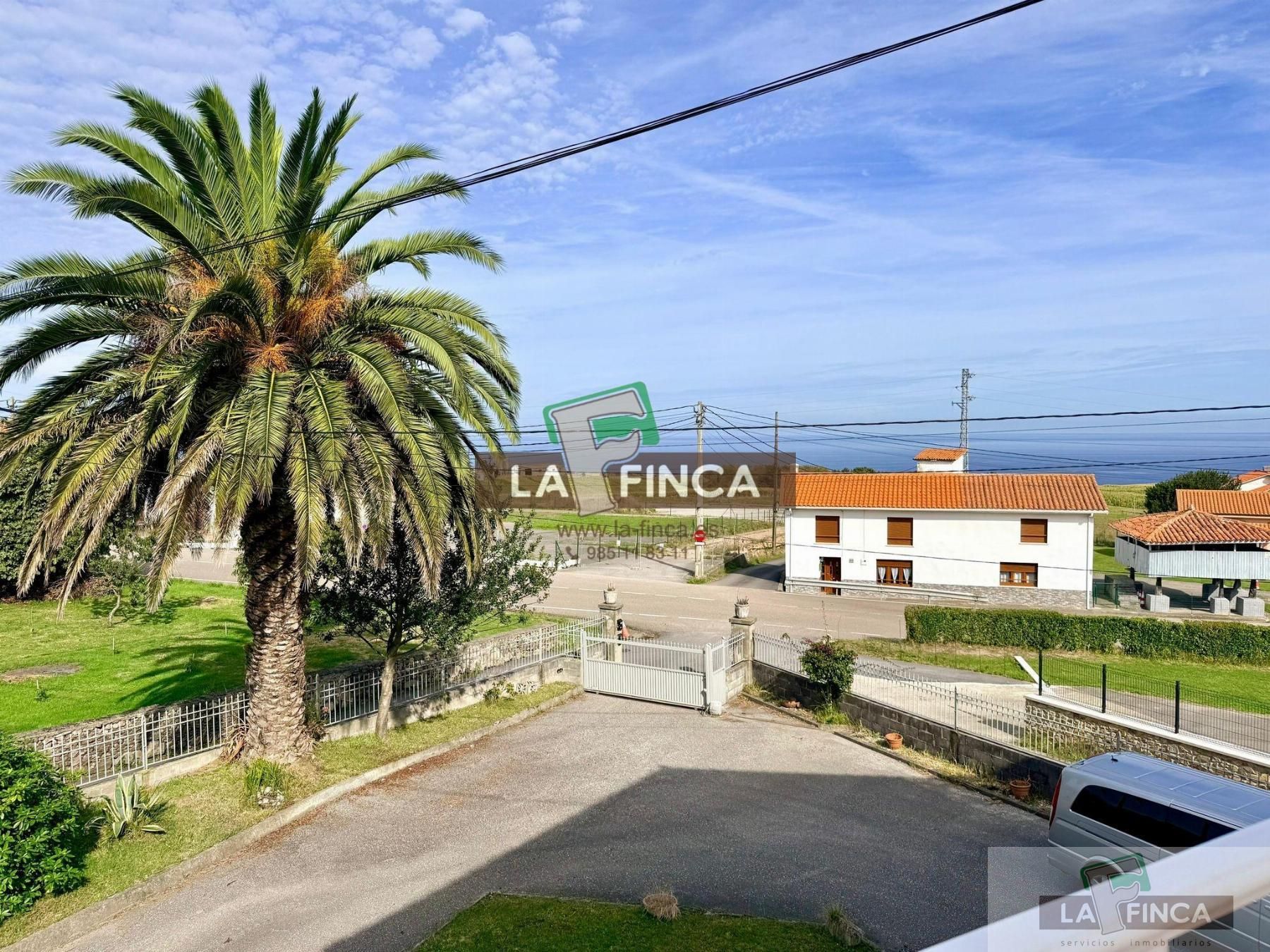 Vista exterior de Piso en venta en Cudillero con Calefacción, Terraza y Trastero