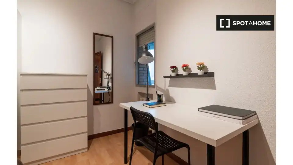 Habitación de Piso de alquiler en Madrid con Aire acondicionado, Calefacción y Amueblado