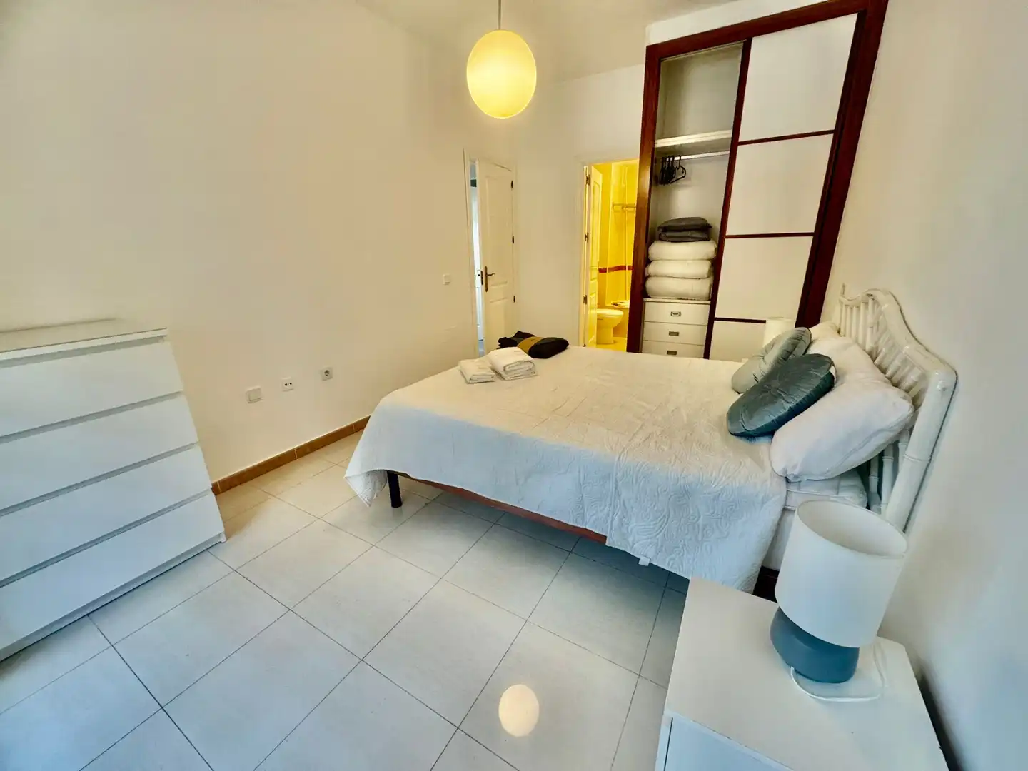 Habitación de Piso en venta en Fuengirola con Terraza, Amueblado y Horno