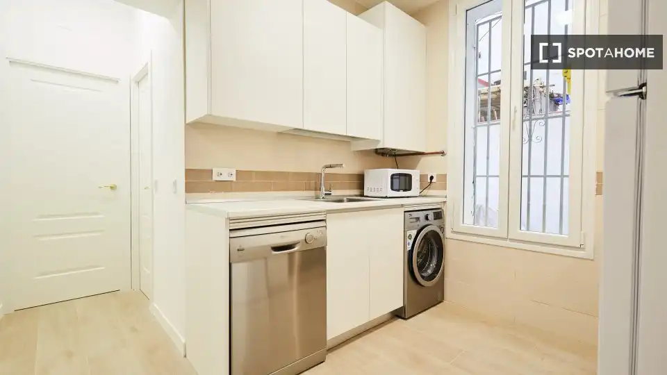 Cocina de Piso de alquiler en Madrid con Aire acondicionado, Calefacción y Amueblado