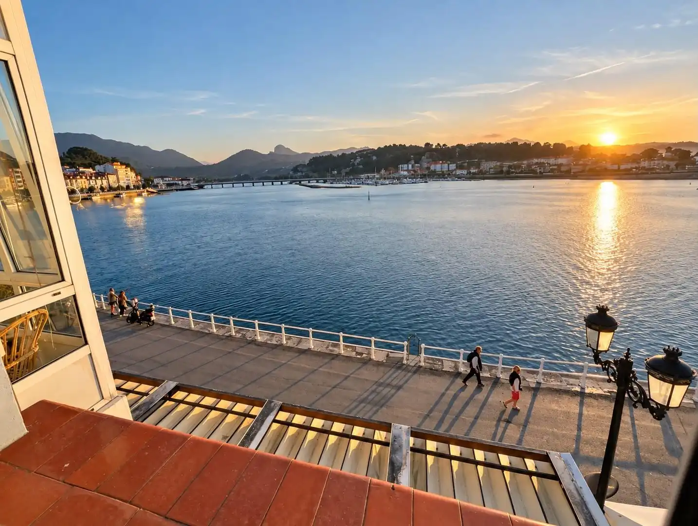 Vista exterior de Piso en venta en Ribadesella con Calefacción, Parquet y Terraza